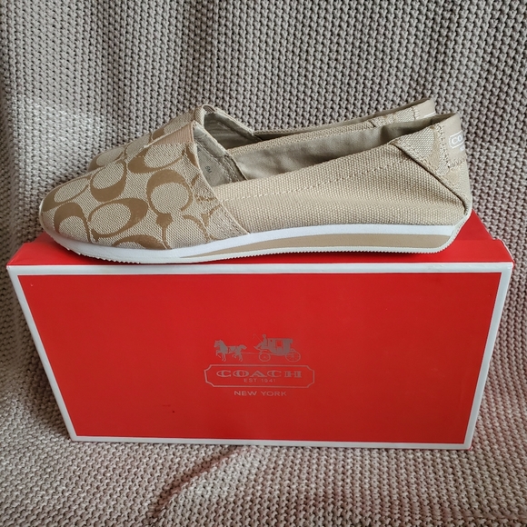 Authentic Classic Coach Slip Ons Size 6 - Picture 2 of 6